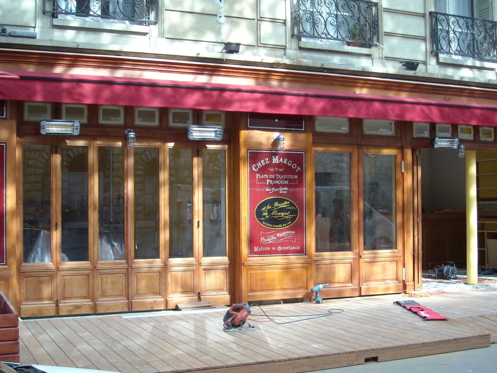 La Guéronnière Renovation Facade Boutique Bois Paris 1 1